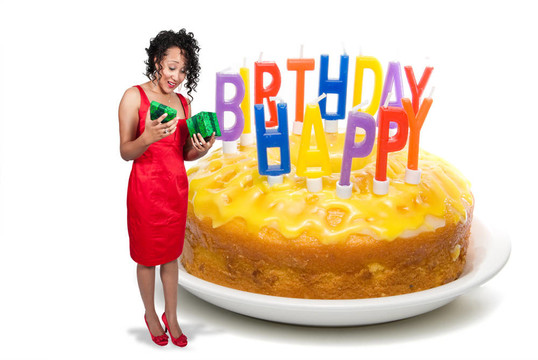 黑色的女人開了一個(gè)生日禮物