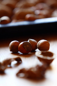 關(guān)閉了新鮮的核桃和hezelnuts