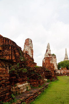 在Wat chaiwattanaram寺塔；Ayutthaya；泰國
