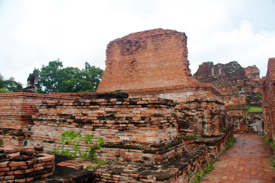 在Wat chaiwattanaram寺塔；Ayutthaya；泰國