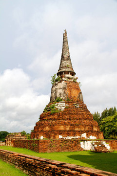 在Wat chaiwattanaram寺塔；Ayutthaya；泰國