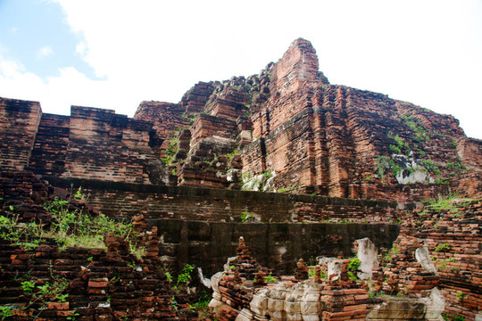 在Wat chaiwattanaram寺塔；Ayutthaya；泰國