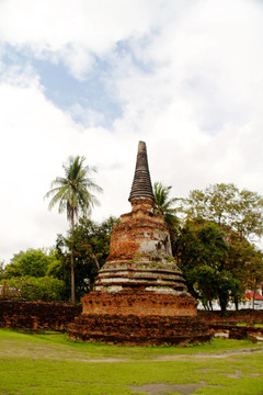 在Wat chaiwattanaram寺塔；Ayutthaya；泰國