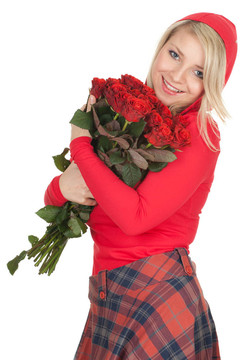 可愛(ài)的女人戴著一束紅玫瑰
