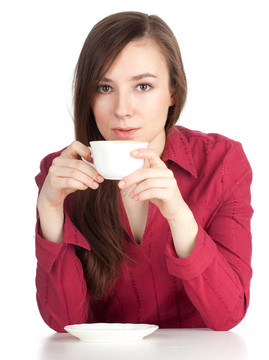 年輕女子與白杯喝咖啡或TEE