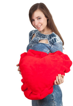 穿藍(lán)色衣服的年輕女子，紅色的大枕頭