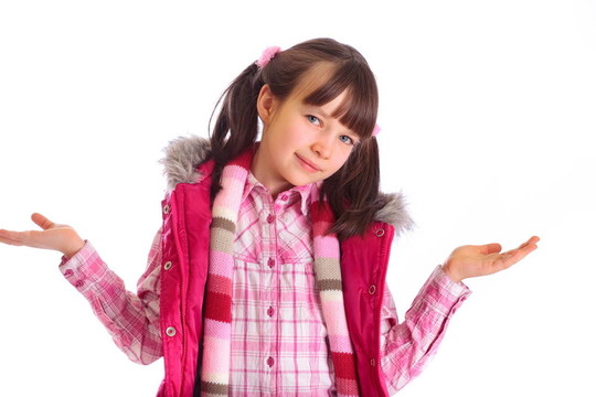 快樂的女孩張開雙臂
