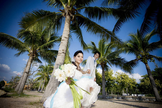 年輕的新婚夫婦