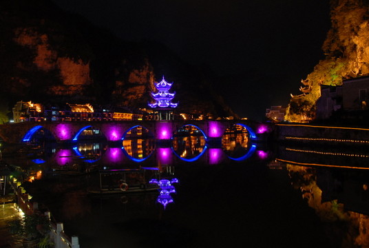 鎮(zhèn)遠(yuǎn)古鎮(zhèn) 夜景 拱橋 涼亭