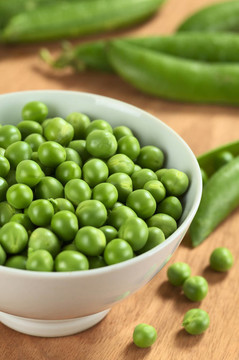 新鮮的綠色豌豆（lat. Pisum Sativum）