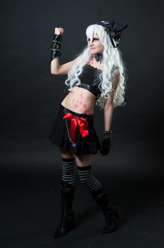 女孩在cosplay衣服