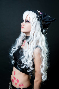 女孩在cosplay衣服