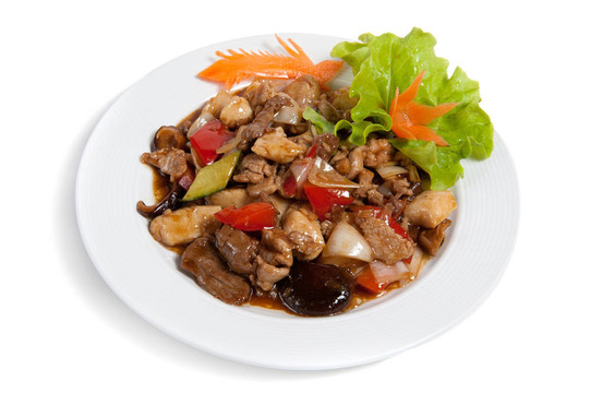 在盤(pán)子上的蔬菜烤肉