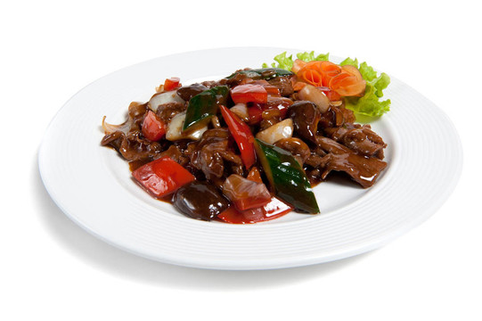 在盤(pán)子上烤蔬菜烤牛肉