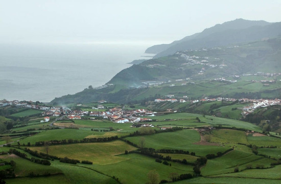 高角度的海岸風(fēng)光在亞速爾群島