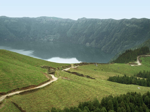 在亞速爾群島湖邊的風(fēng)景