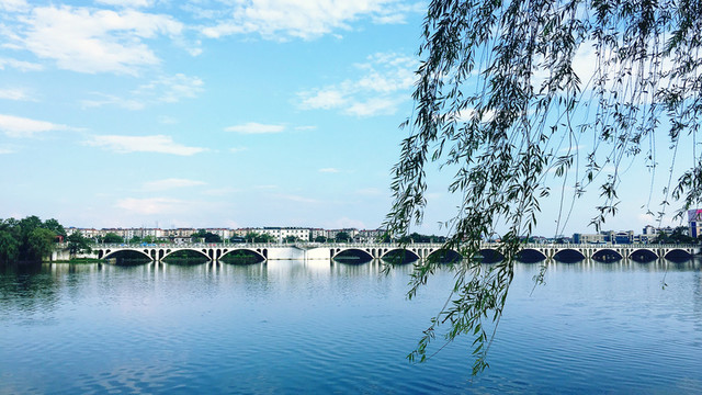 藍(lán)天碧水