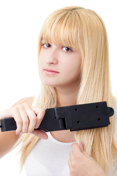 金發(fā)女郎與Hair Straightener
