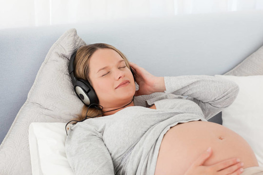 孕婦聽音樂