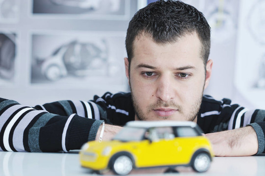 年輕的汽車設(shè)計師