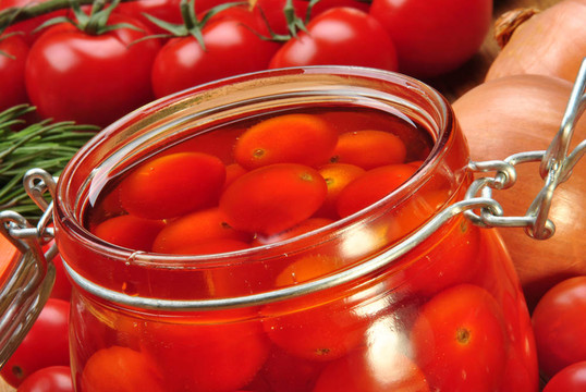 葵花籽油中的有机红番茄