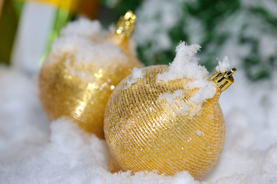 在雪上的金色圣誕節(jié)