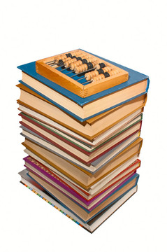 木制算盤在一堆書