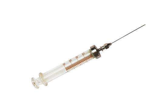 帶針的舊醫(yī)療注射器
