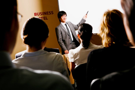 演示