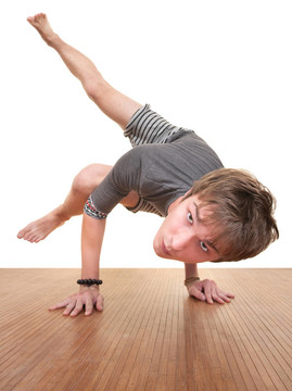 青少年做yogasana