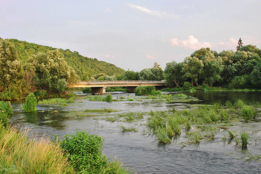 景觀：河；橋
