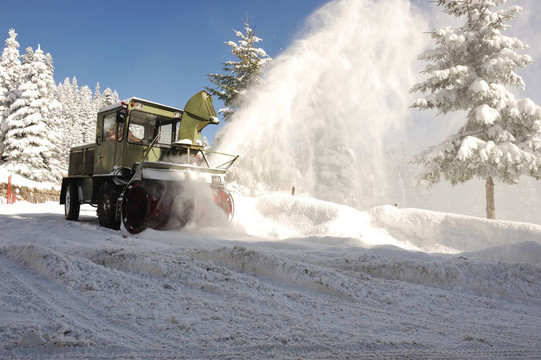 冬季道路除雪專用車