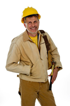 在他的工具男性建筑工人的安全帽。