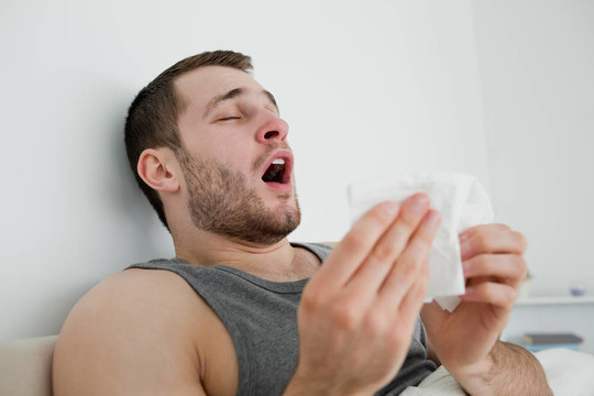 生病的人打噴嚏