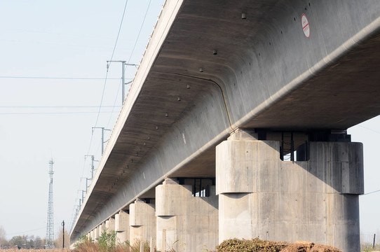 鐵路公路立交橋