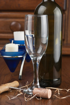 酒瓶和酒杯