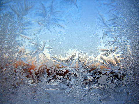 冬季窗上的雪紋