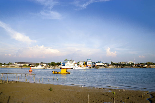 亞洲的河景