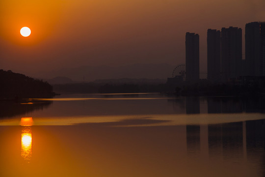 梅溪湖紅日夕陽