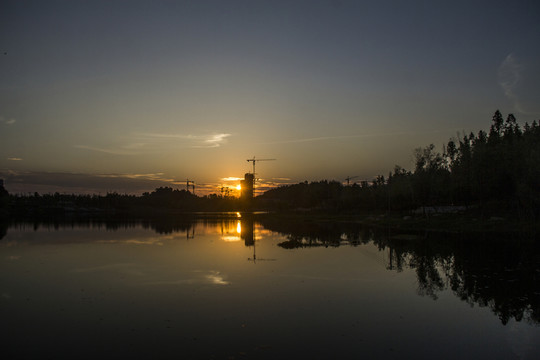 長沙尖山湖公園夕陽