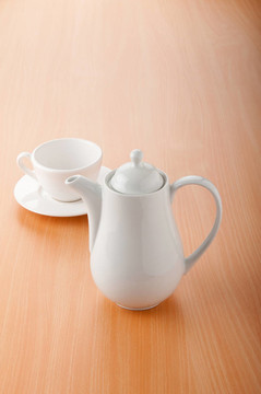 木桌上的茶