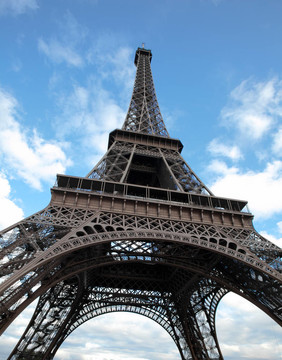 巴黎埃菲尔铁塔广角镜头