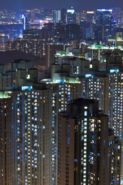 香港的公寓樓在晚上