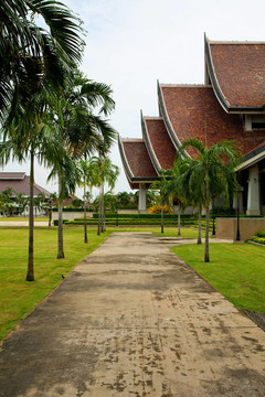 行人在寺