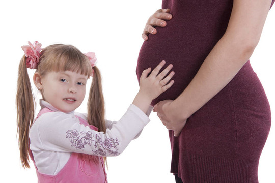 孕婦和她的女兒。
