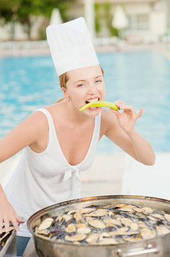 女人做飯