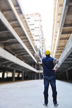 建筑工地上的工人