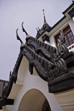 金廟是ratchanadda寺位于曼谷泰國。它是世界上用金屬建造的同類之一.。也是泰國最著名的目的地