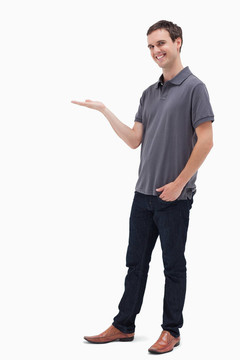 站在一邊的快樂男人