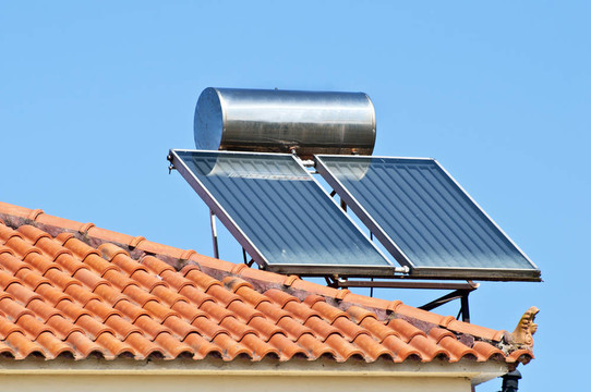屋頂上的太陽能電池板